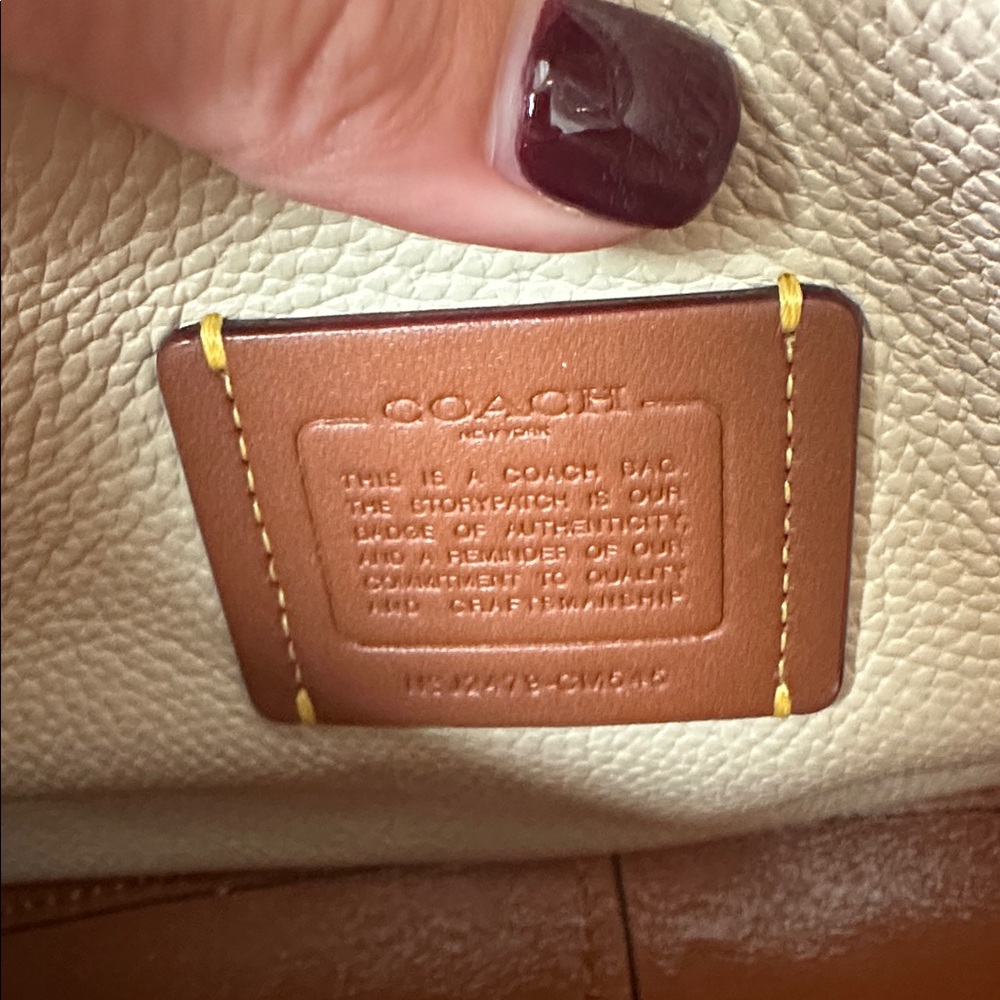 Coach Lana 23 Bag - Ivory with gold/brass hardware - Picture 9 of 12
